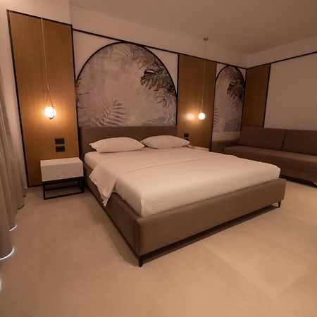 Colosseum Hotel Ksamil Exteriör bild