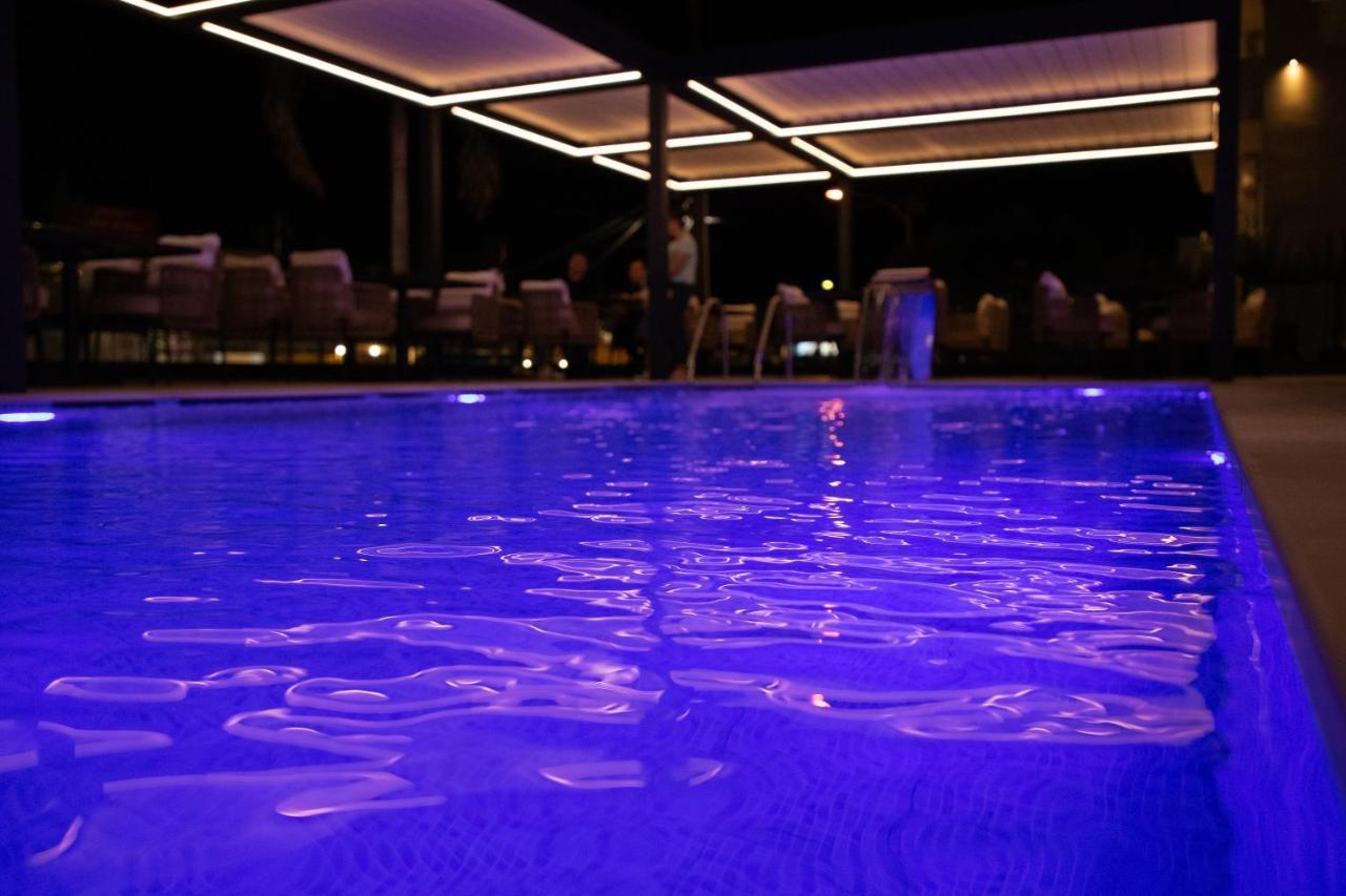 Colosseum Hotel Ksamil Exteriör bild